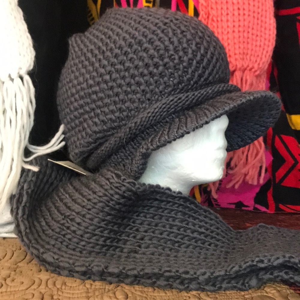 ๐ฅ2/15.00-Knitted bonnet and scarf - Set NWT - Picture 5 of 11